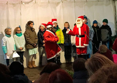 Schmöllner Weihnachtsmarkt und -singen in der Schule, Dezember 2017